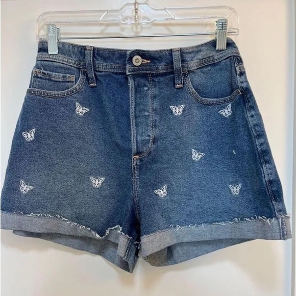 Hollister Pants - Hollister Curvy Ultra High-Rise Shorts